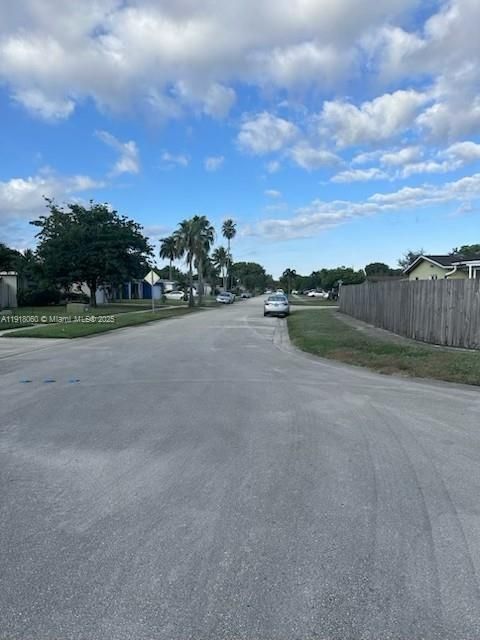 Active With Contract: $461,000 (3 beds, 2 baths, 1596 Square Feet)