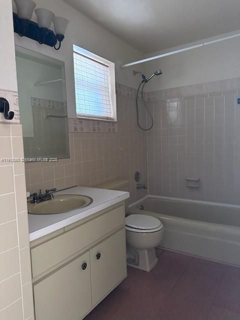 Active With Contract: $461,000 (3 beds, 2 baths, 1596 Square Feet)