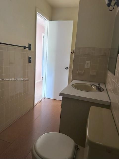 Active With Contract: $461,000 (3 beds, 2 baths, 1596 Square Feet)