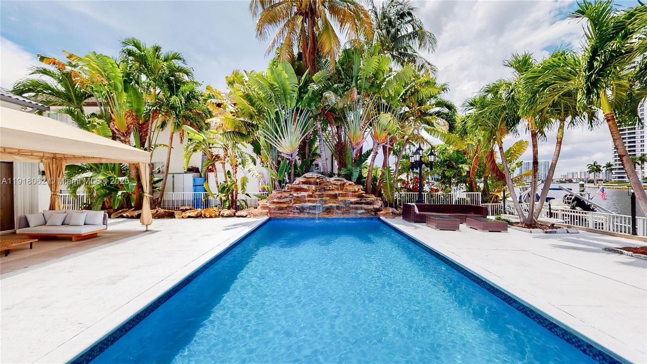 For Rent: $19,000 (4 beds, 3 baths, 3470 Square Feet)