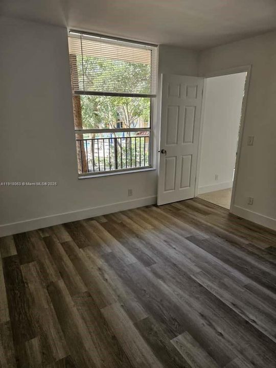 出租: $2,195 (2 贝兹, 2 浴室, 965 平方英尺)