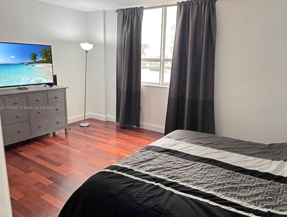 待售: $475,000 (1 贝兹, 1 浴室, 1019 平方英尺)