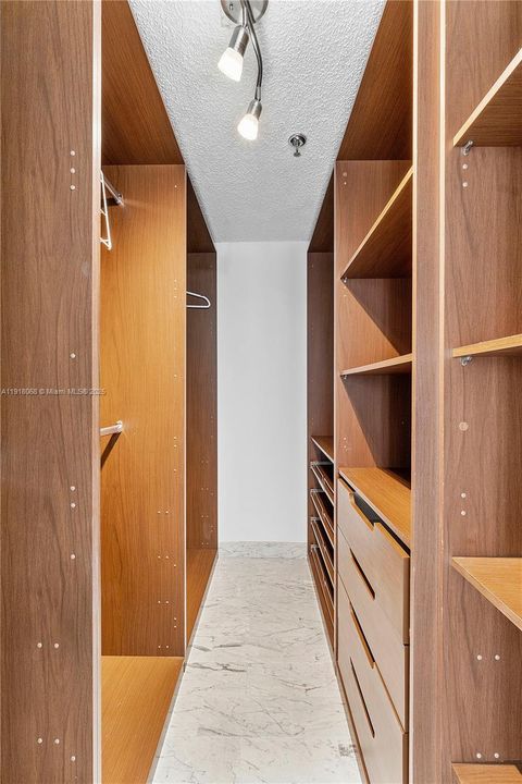 For Sale: $1,575,000 (3 beds, 2 baths, 1759 Square Feet)