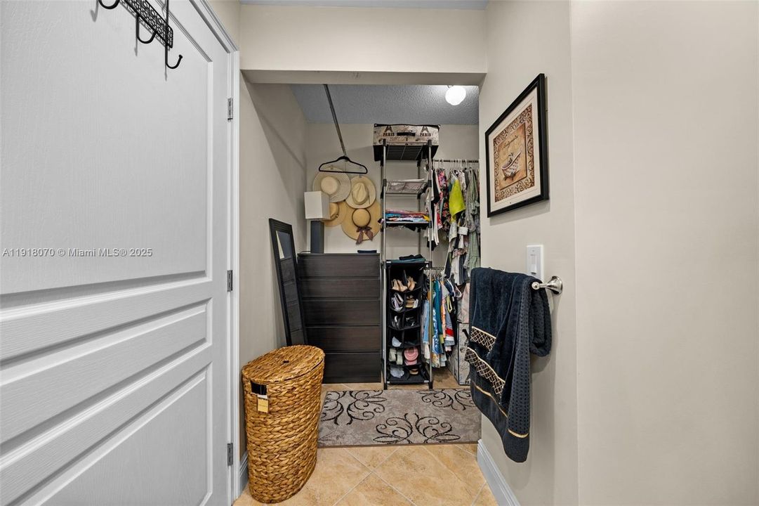 待售: $275,000 (1 贝兹, 1 浴室, 850 平方英尺)