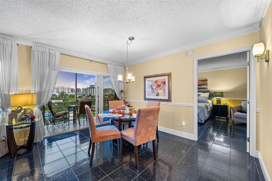 待售: $275,000 (1 贝兹, 1 浴室, 850 平方英尺)