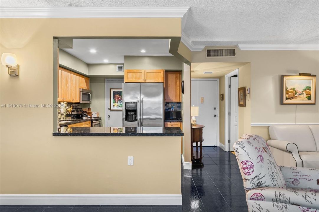 待售: $275,000 (1 贝兹, 1 浴室, 850 平方英尺)