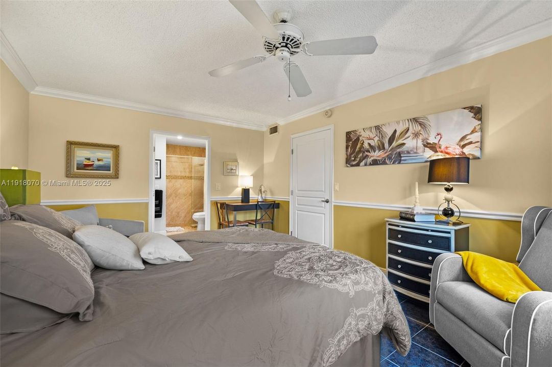 待售: $275,000 (1 贝兹, 1 浴室, 850 平方英尺)