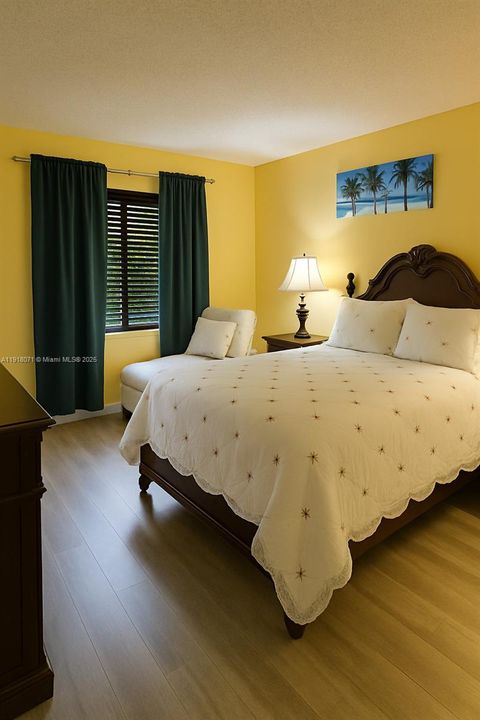 For Sale: $235,000 (2 beds, 2 baths, 898 Square Feet)