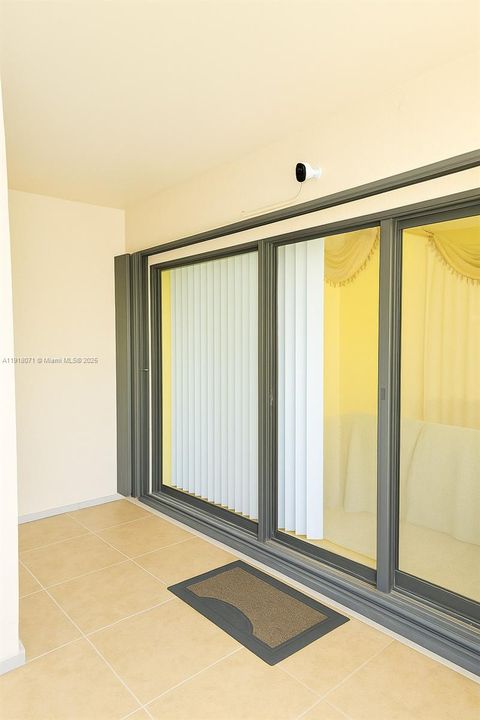 For Sale: $235,000 (2 beds, 2 baths, 898 Square Feet)