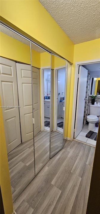 For Sale: $235,000 (2 beds, 2 baths, 898 Square Feet)