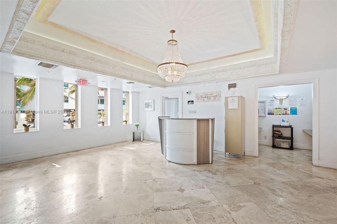 For Sale: $559,000 (1 beds, 1 baths, 860 Square Feet)