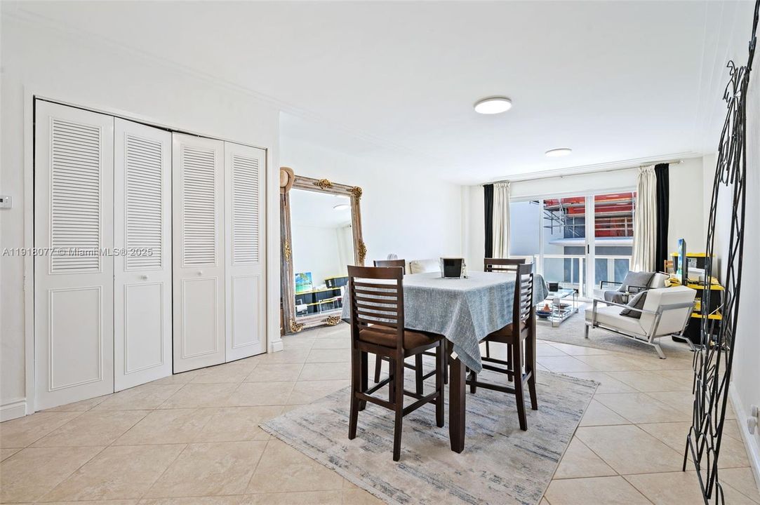 For Sale: $559,000 (1 beds, 1 baths, 860 Square Feet)