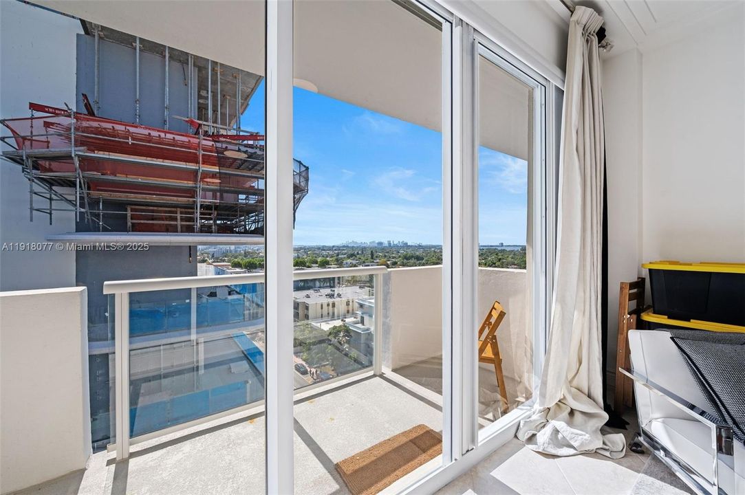 For Sale: $559,000 (1 beds, 1 baths, 860 Square Feet)