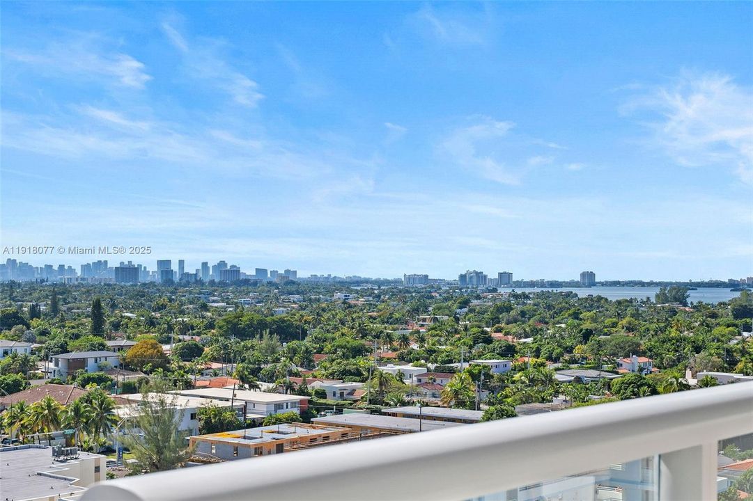 For Sale: $559,000 (1 beds, 1 baths, 860 Square Feet)