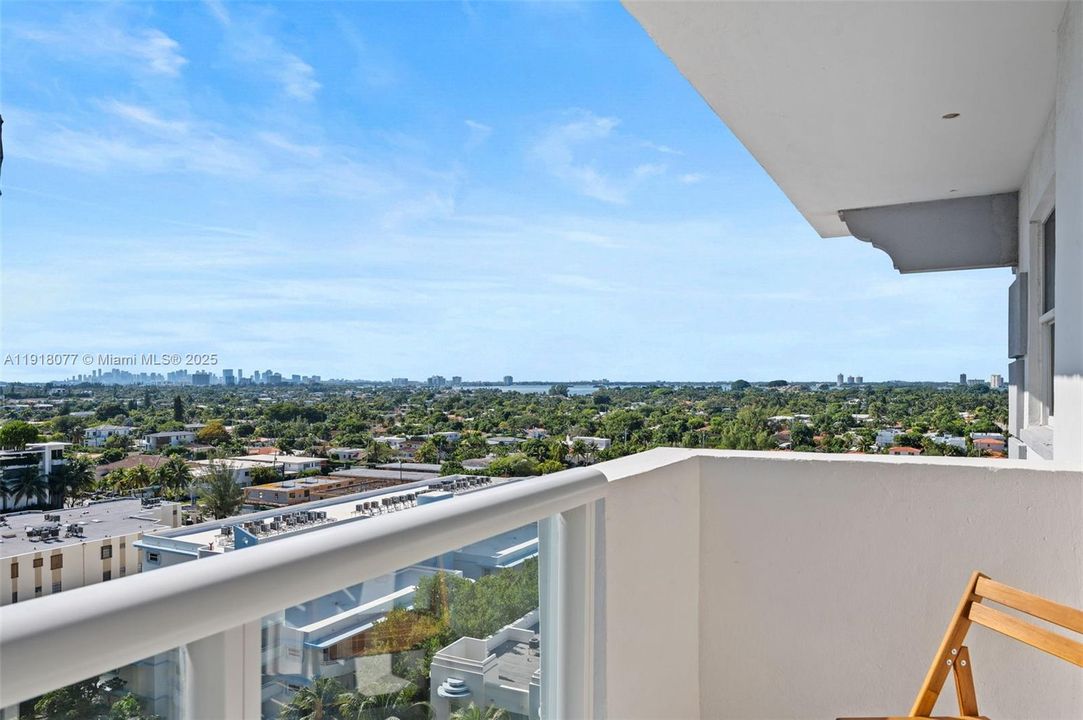 For Sale: $559,000 (1 beds, 1 baths, 860 Square Feet)