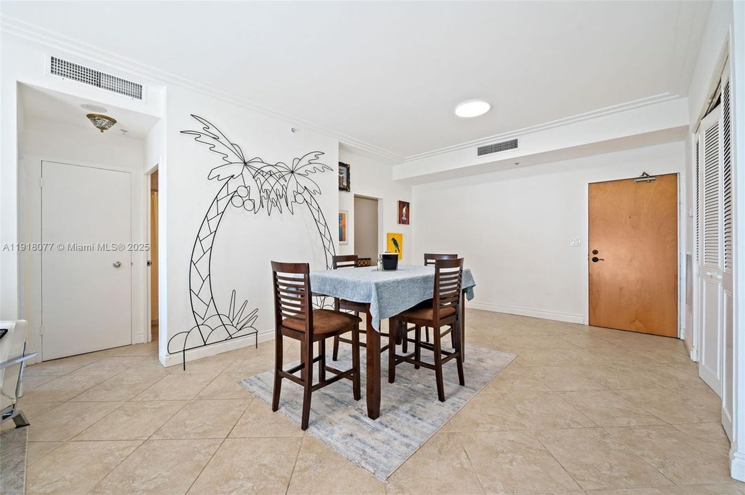 For Sale: $559,000 (1 beds, 1 baths, 860 Square Feet)