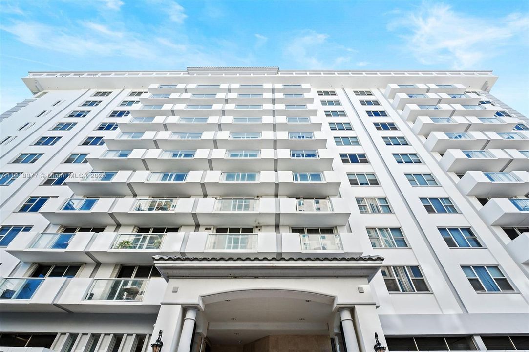 For Sale: $559,000 (1 beds, 1 baths, 860 Square Feet)