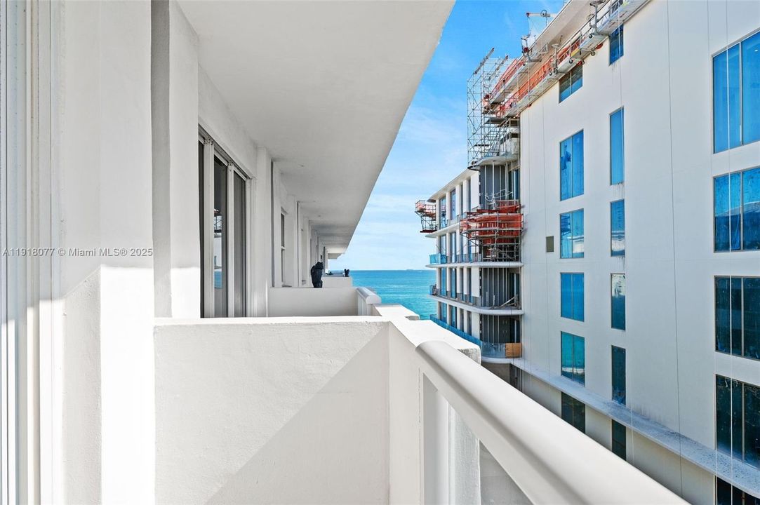 For Sale: $559,000 (1 beds, 1 baths, 860 Square Feet)