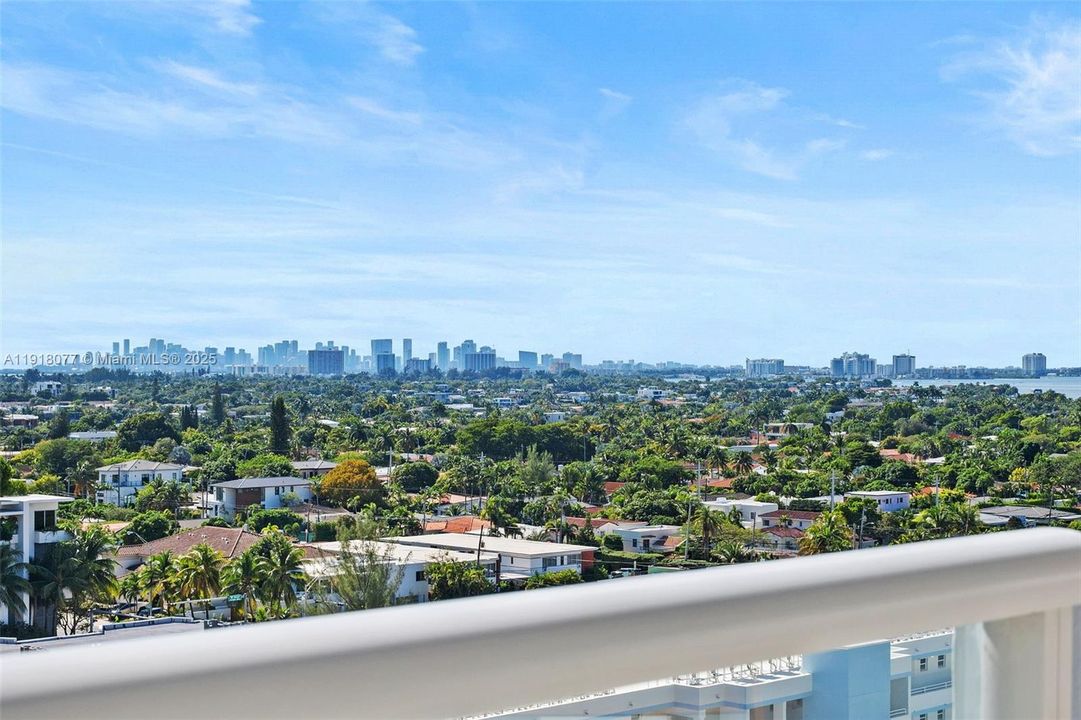 For Sale: $559,000 (1 beds, 1 baths, 860 Square Feet)