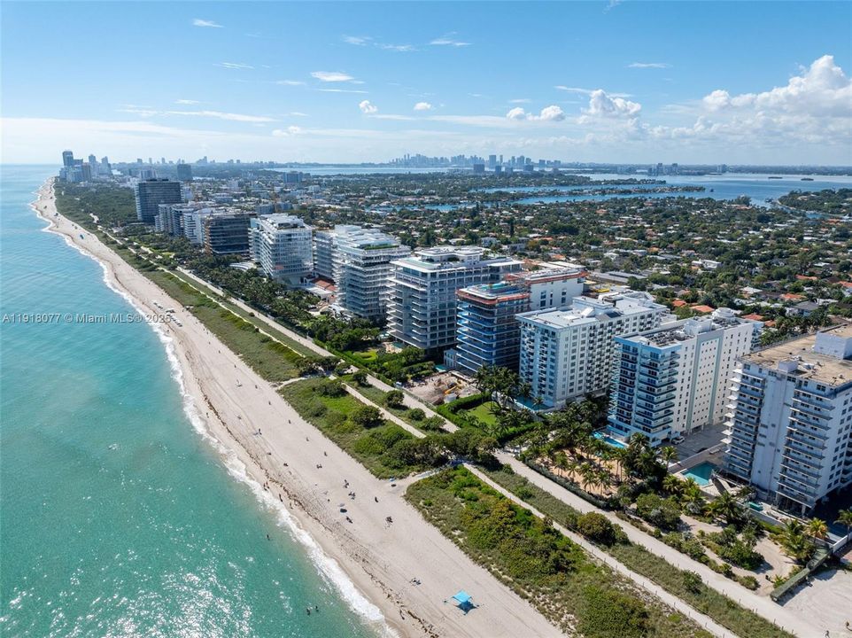 For Sale: $559,000 (1 beds, 1 baths, 860 Square Feet)