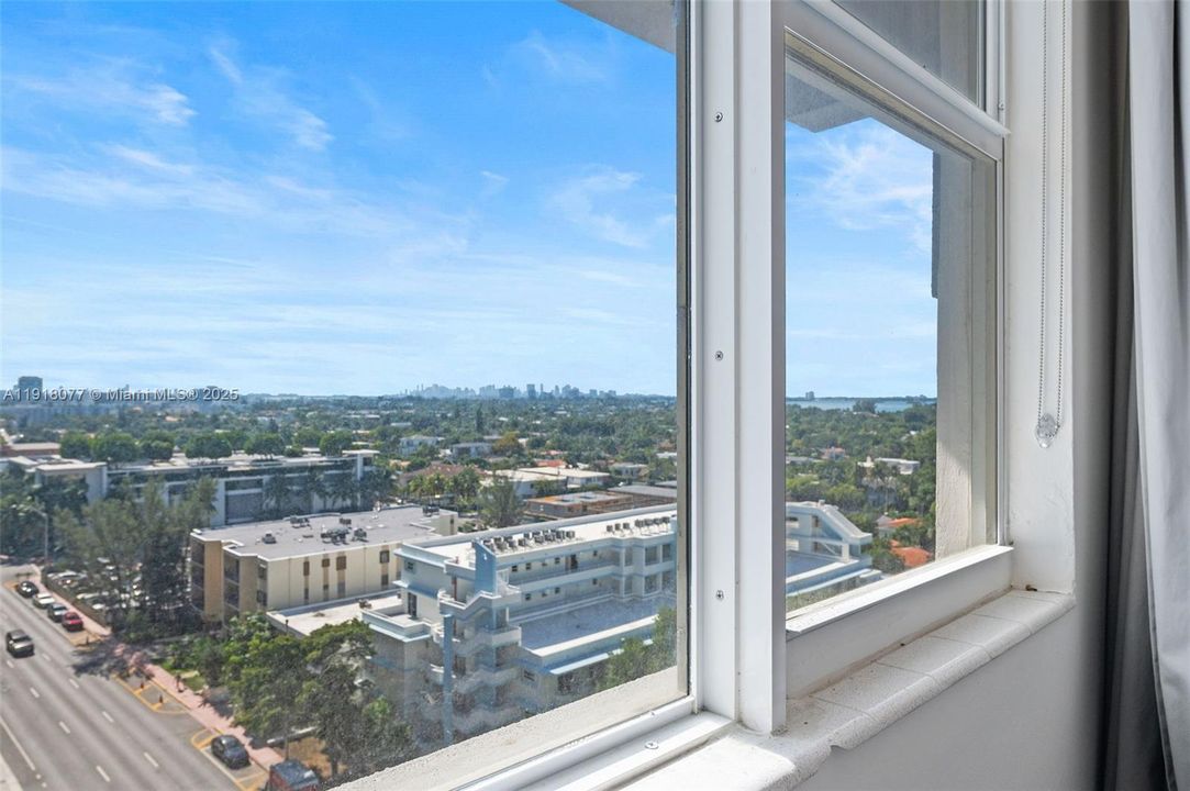 For Sale: $559,000 (1 beds, 1 baths, 860 Square Feet)