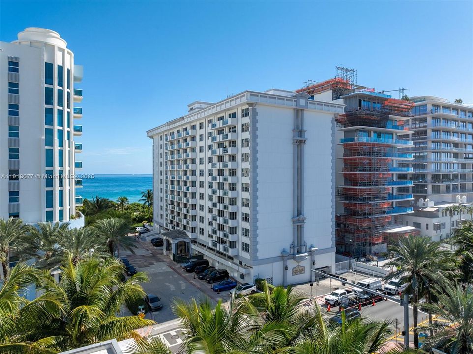 For Sale: $559,000 (1 beds, 1 baths, 860 Square Feet)