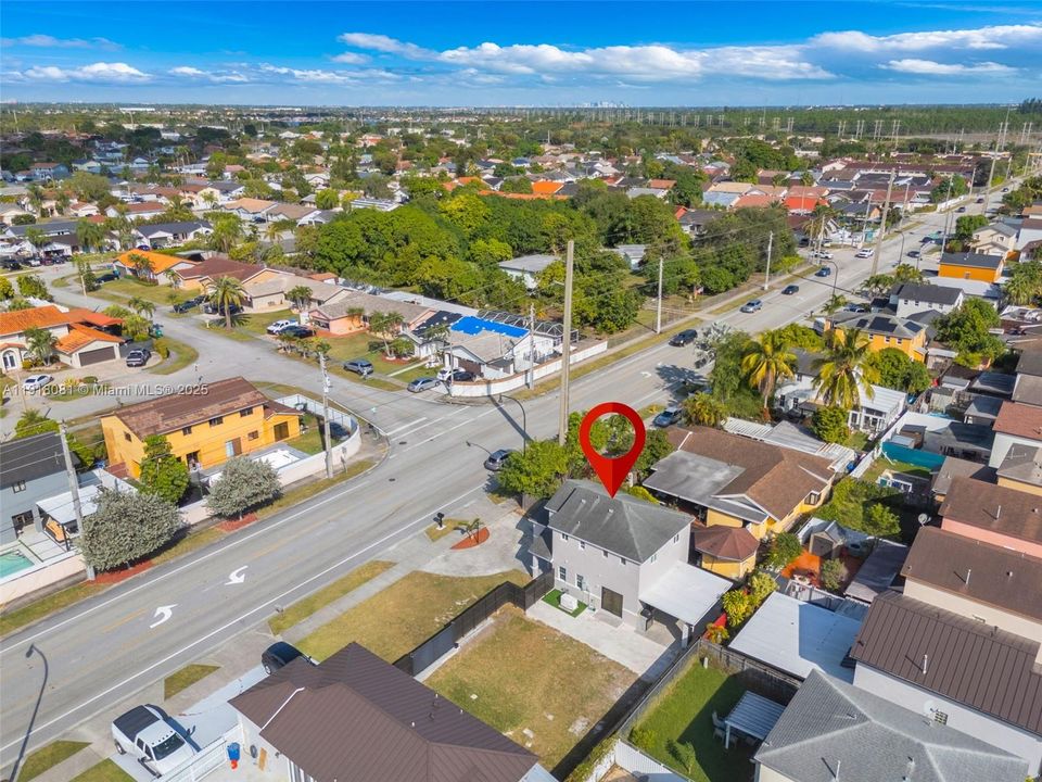 En Venta: $690,000 (3 camas, 2 baños, 1333 Pies cuadrados)