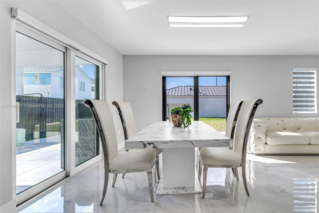 En Venta: $690,000 (3 camas, 2 baños, 1333 Pies cuadrados)