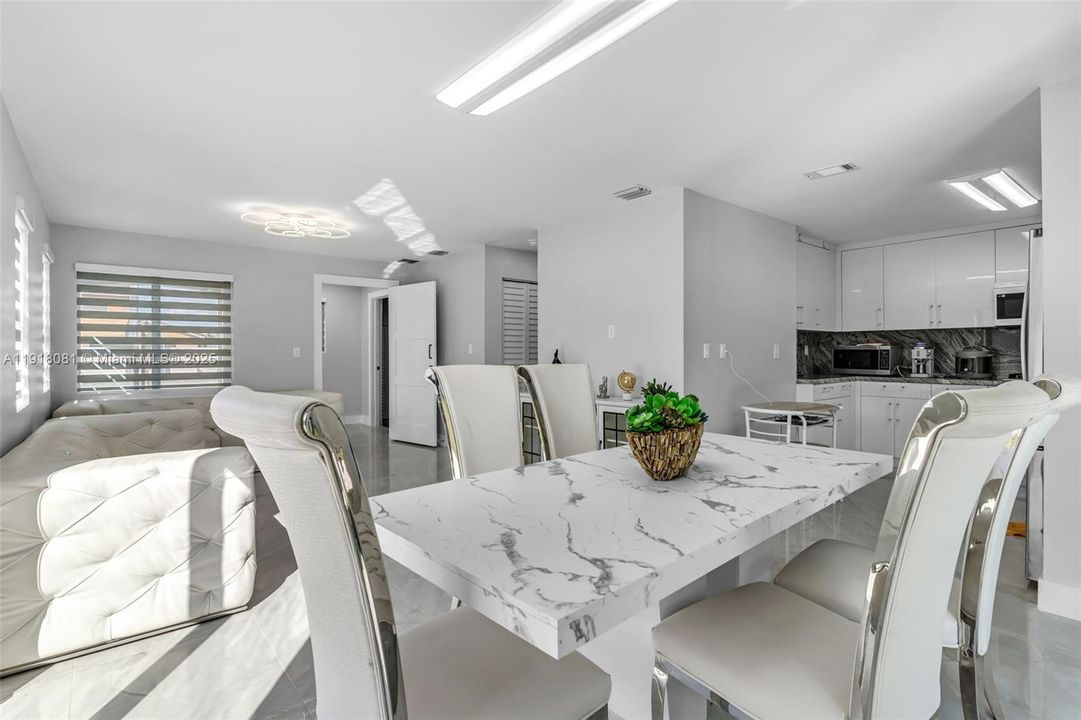 En Venta: $690,000 (3 camas, 2 baños, 1333 Pies cuadrados)