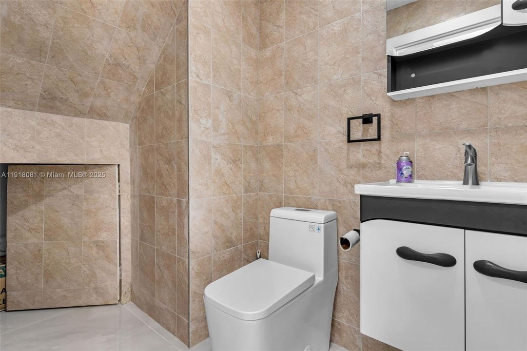 En Venta: $690,000 (3 camas, 2 baños, 1333 Pies cuadrados)