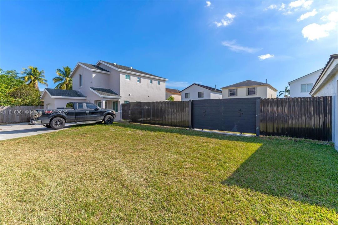 En Venta: $690,000 (3 camas, 2 baños, 1333 Pies cuadrados)