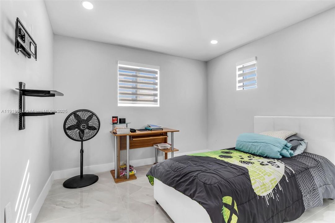 En Venta: $690,000 (3 camas, 2 baños, 1333 Pies cuadrados)