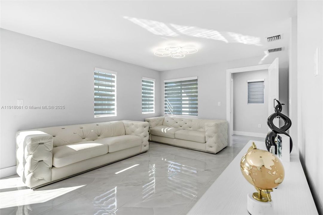 En Venta: $690,000 (3 camas, 2 baños, 1333 Pies cuadrados)