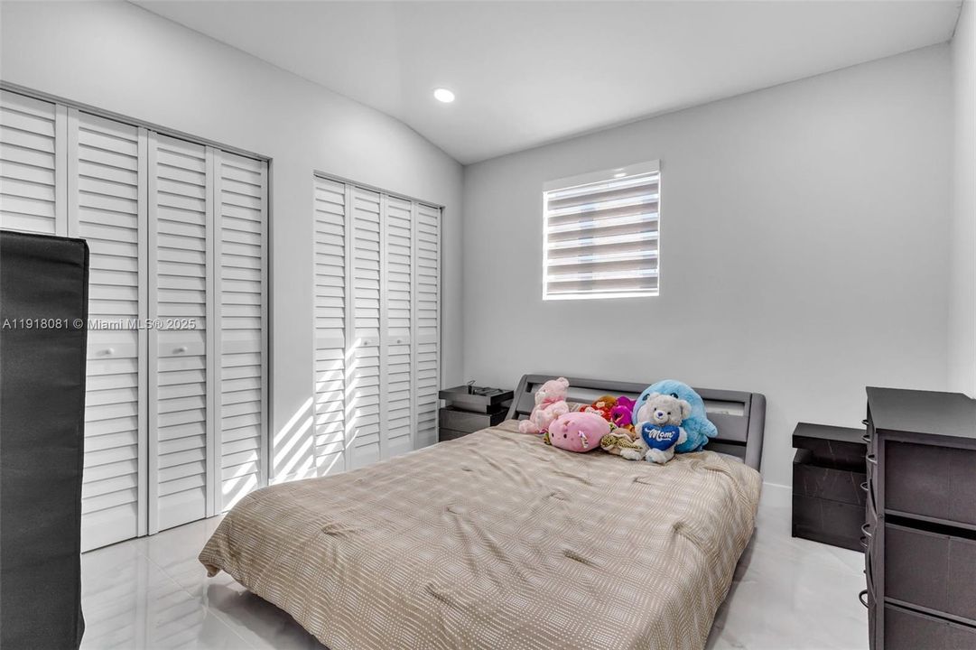 En Venta: $690,000 (3 camas, 2 baños, 1333 Pies cuadrados)