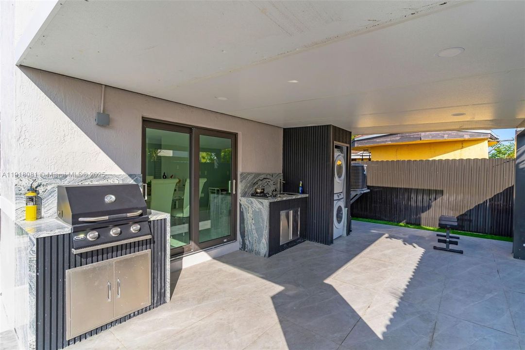 En Venta: $690,000 (3 camas, 2 baños, 1333 Pies cuadrados)