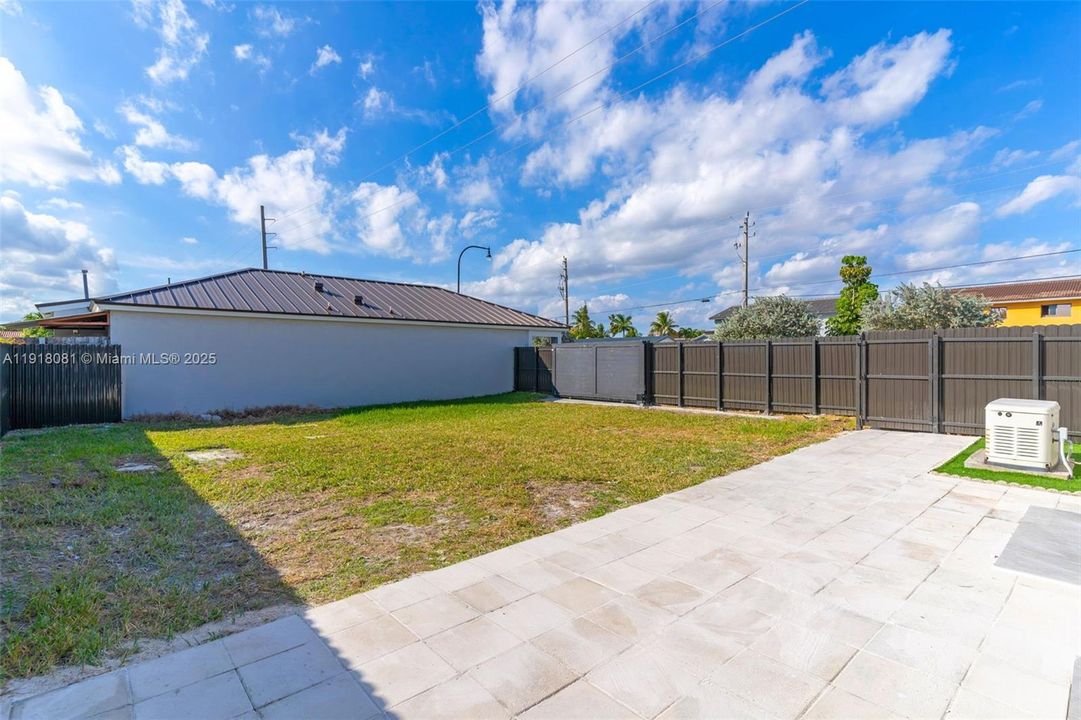 En Venta: $690,000 (3 camas, 2 baños, 1333 Pies cuadrados)