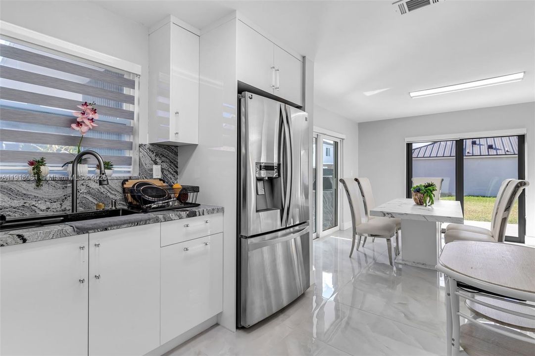 En Venta: $690,000 (3 camas, 2 baños, 1333 Pies cuadrados)