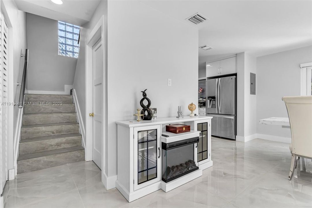 En Venta: $690,000 (3 camas, 2 baños, 1333 Pies cuadrados)