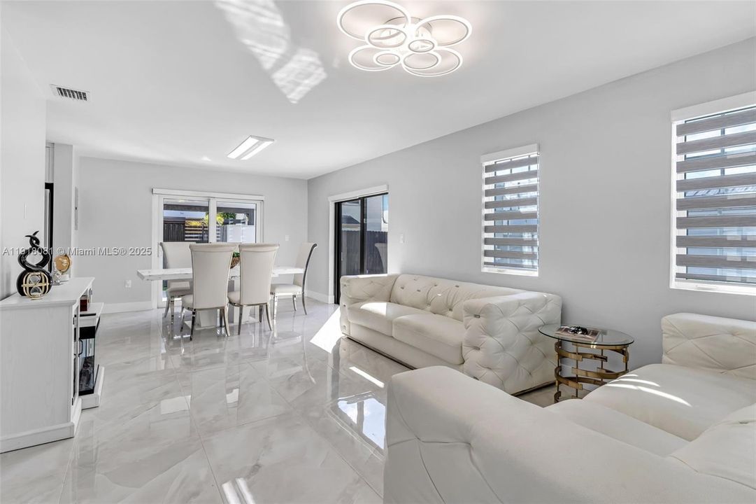 En Venta: $690,000 (3 camas, 2 baños, 1333 Pies cuadrados)