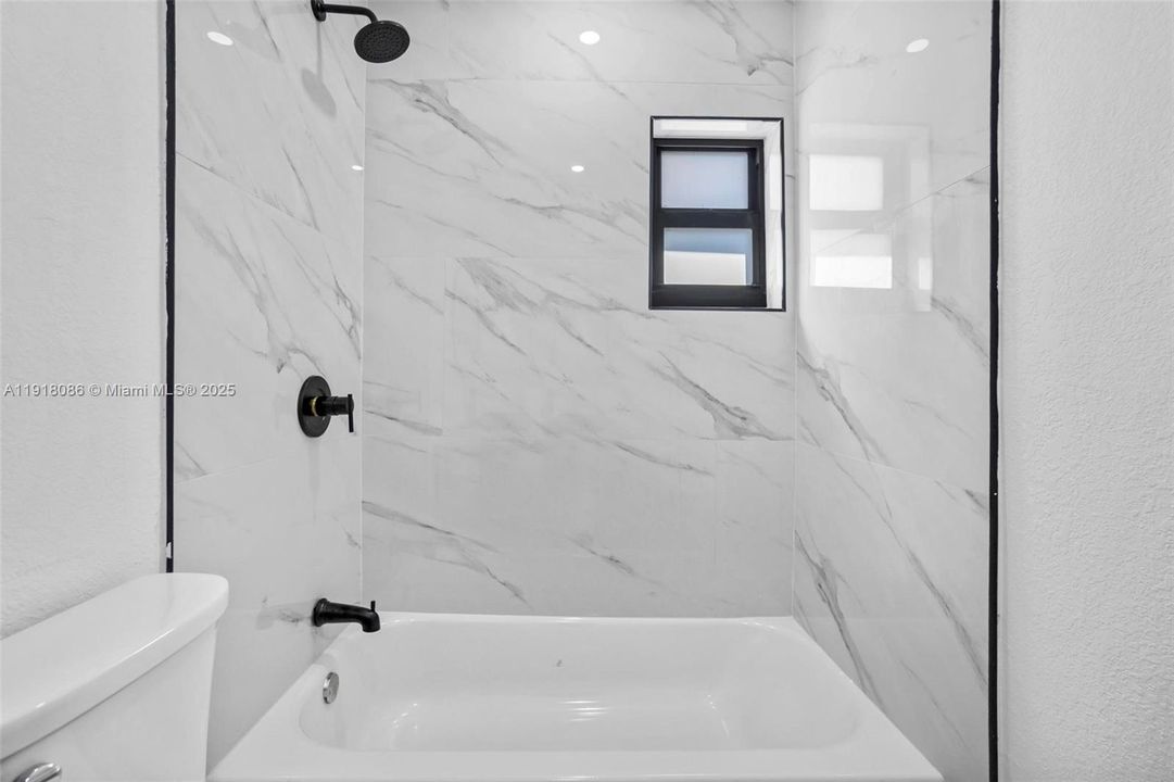 For Sale: $430,000 (2 beds, 1 baths, 894 Square Feet)