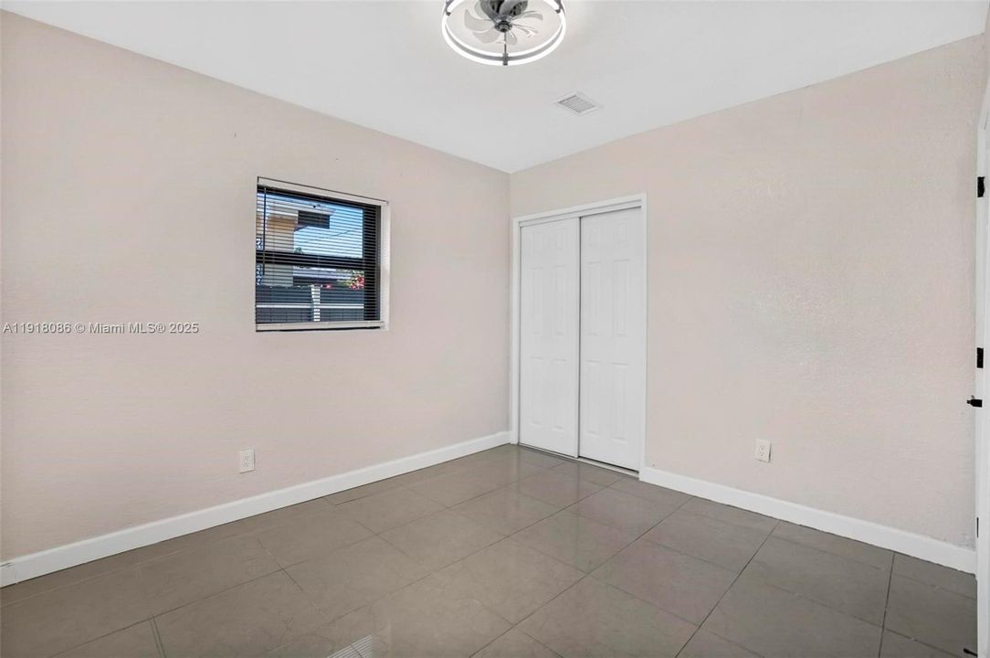 For Sale: $430,000 (2 beds, 1 baths, 894 Square Feet)