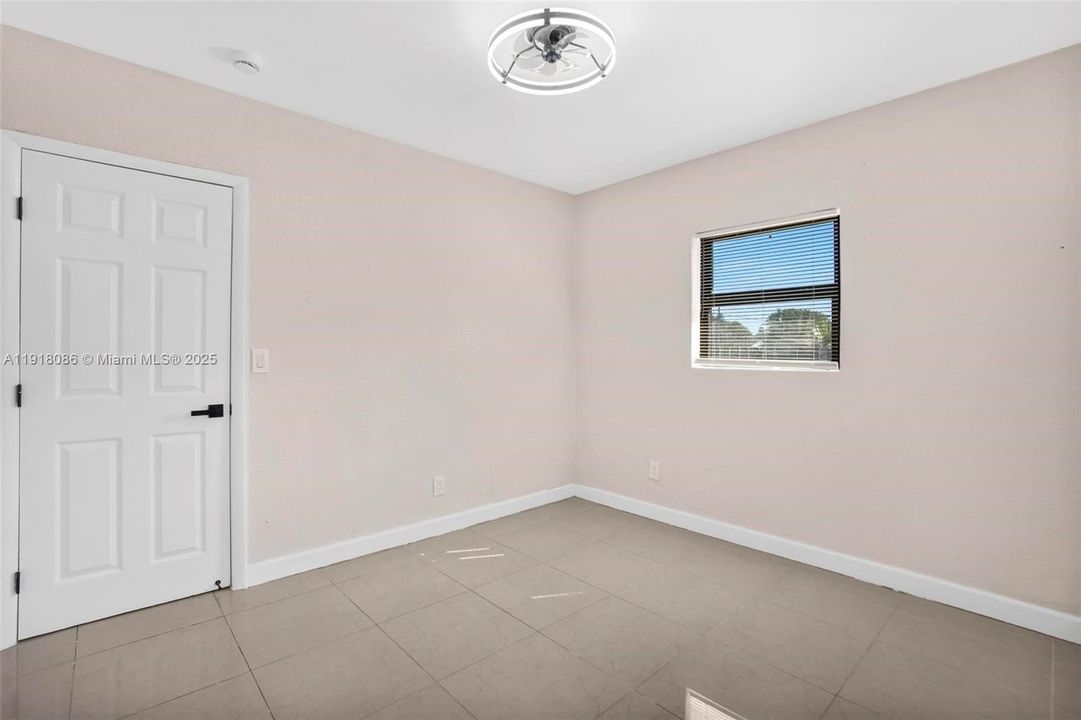 For Sale: $430,000 (2 beds, 1 baths, 894 Square Feet)