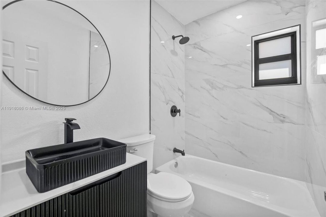 For Sale: $430,000 (2 beds, 1 baths, 894 Square Feet)