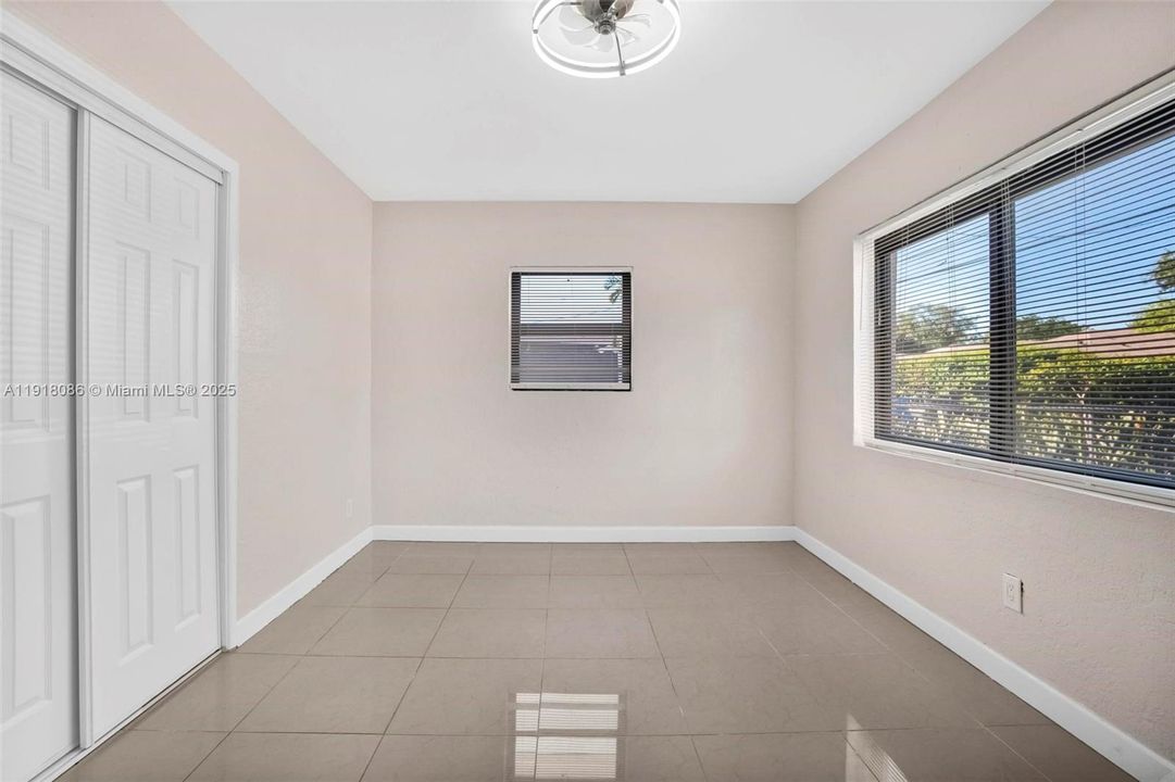 For Sale: $430,000 (2 beds, 1 baths, 894 Square Feet)