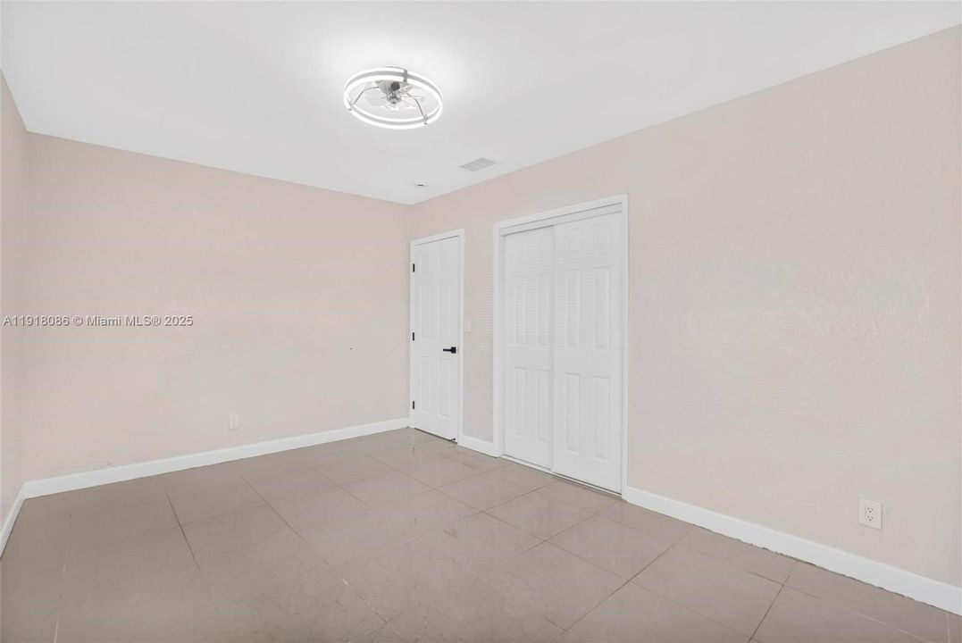 For Sale: $430,000 (2 beds, 1 baths, 894 Square Feet)
