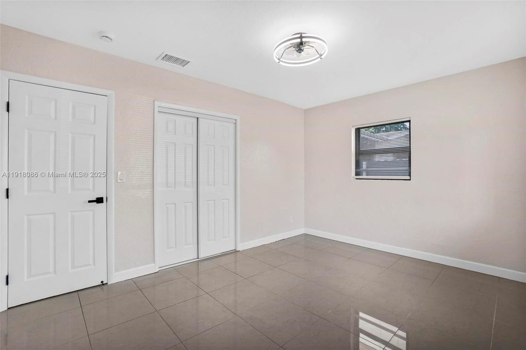 For Sale: $430,000 (2 beds, 1 baths, 894 Square Feet)