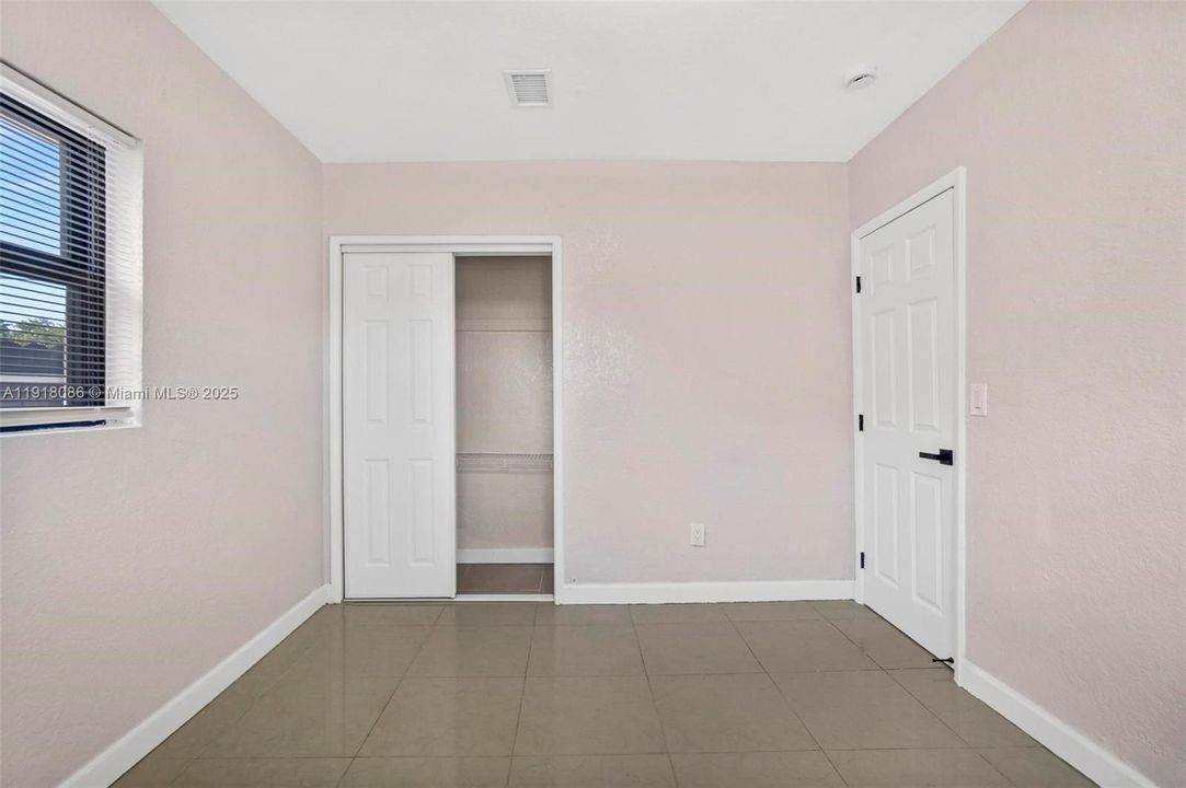 For Sale: $430,000 (2 beds, 1 baths, 894 Square Feet)