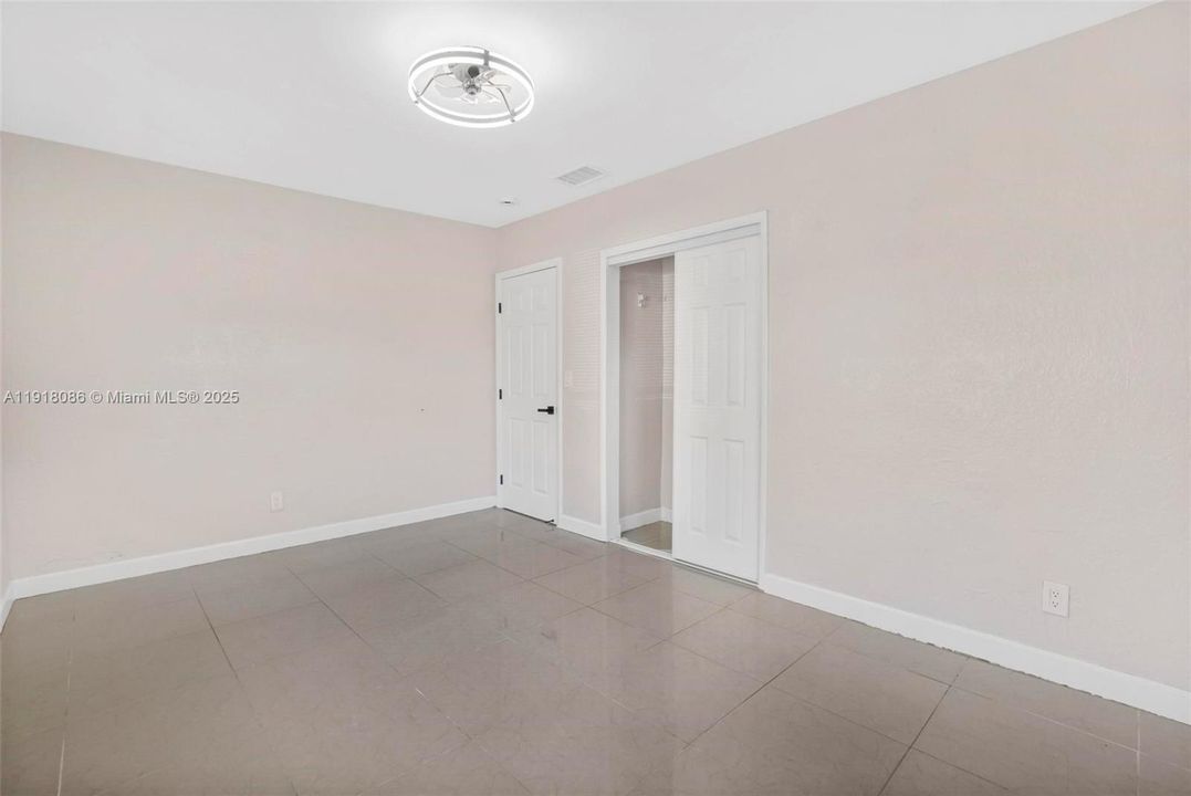 For Sale: $430,000 (2 beds, 1 baths, 894 Square Feet)