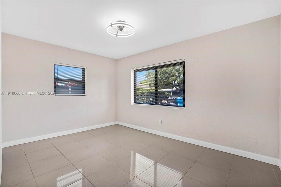 For Sale: $430,000 (2 beds, 1 baths, 894 Square Feet)