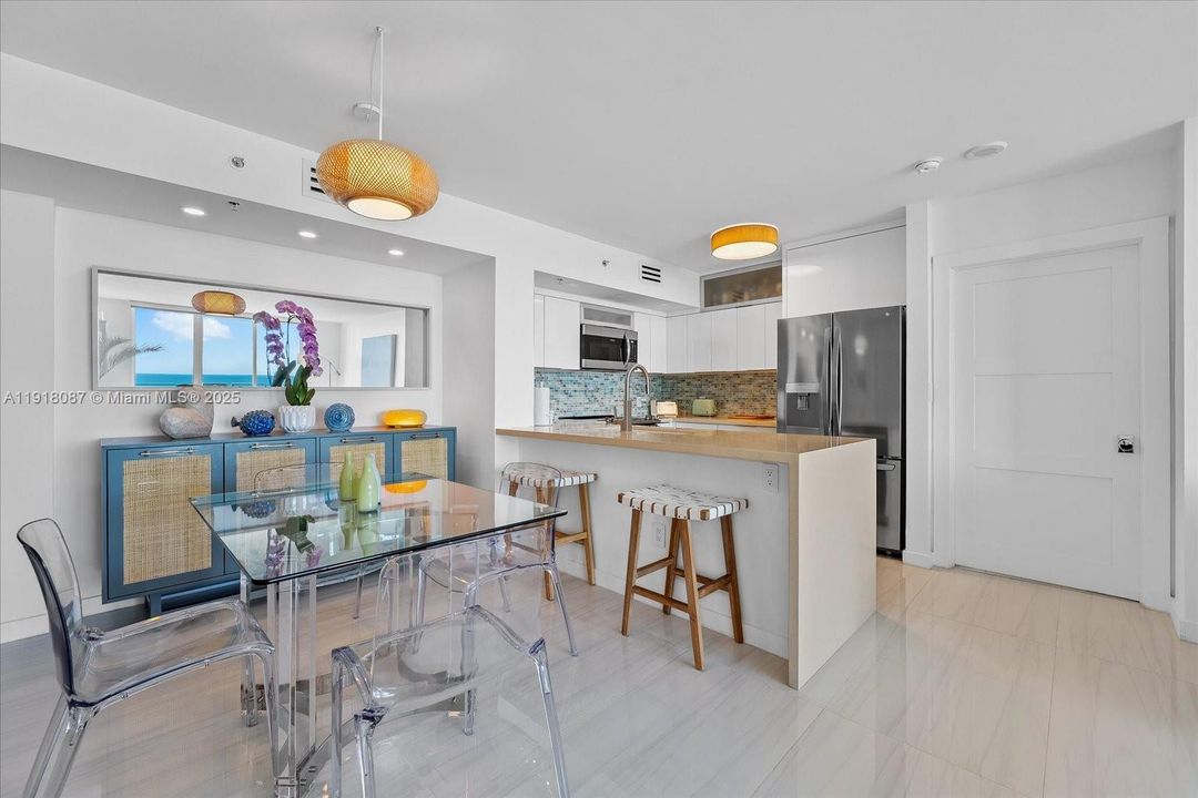 For Rent: $9,500 (2 beds, 2 baths, 1080 Square Feet)